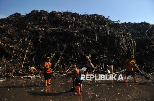 Three dead in waste landslide at Bantargebang Integrated Waste Processing Facility