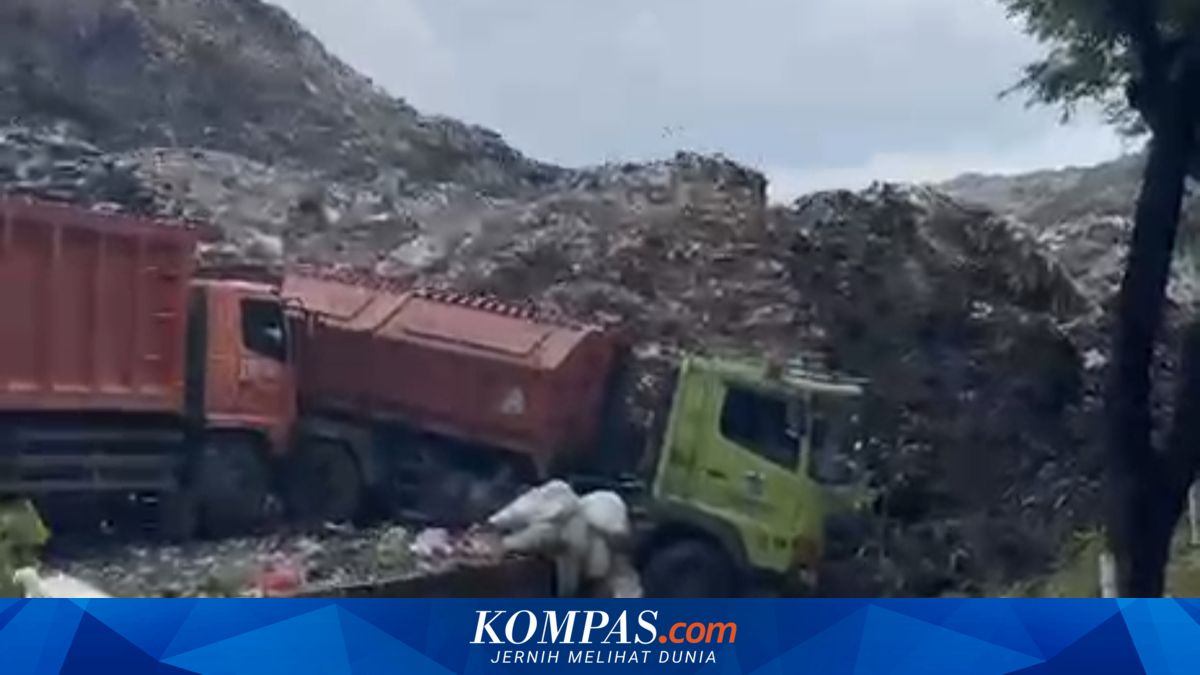 Bantargebang Waste Heap Collapses as Trucks Queue to Offload