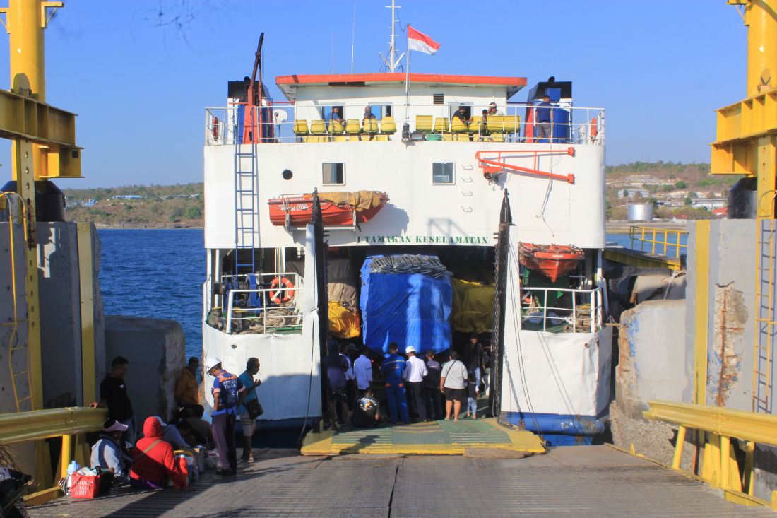 Bad Weather Halts Inter-Island Ferry Services in East Nusa Tenggara