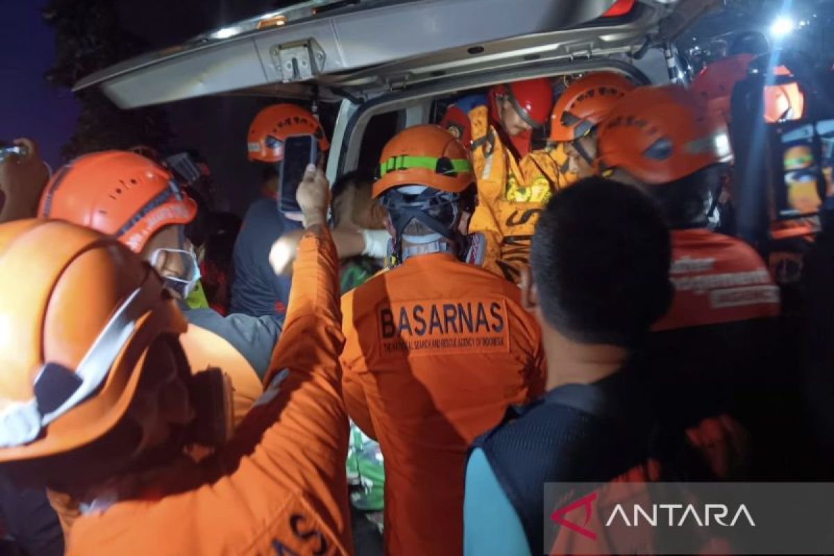 Waste landslide at Bantargebang due to prolonged heavy rainfall