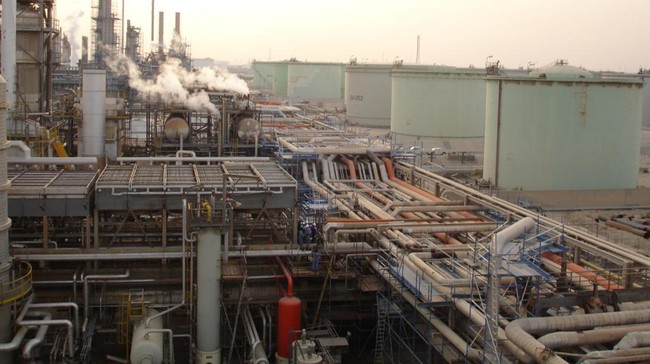 Ships Cannot Pass Through the Persian Gulf as Kuwait Cuts Oil Production