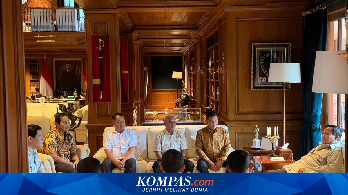 Prabowo Reunites with Former Aides from His TNI Days 30 Years Ago