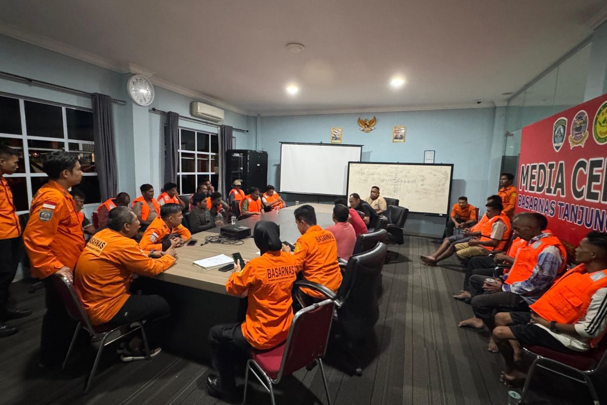 SAR team searches for nine crew members of capsized vessel in Bintan-Kepri waters