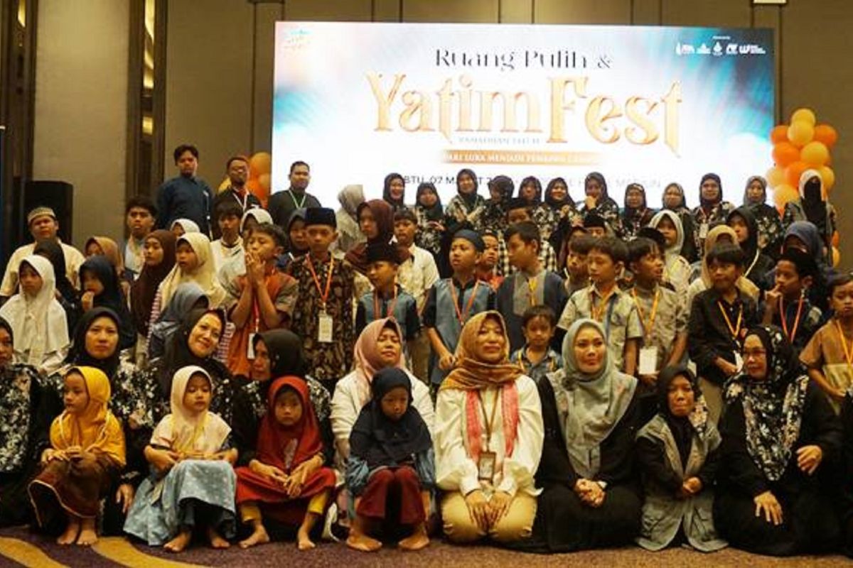 KAI Daop 7 Madiun distributes CSR aid to orphans and the underprivileged