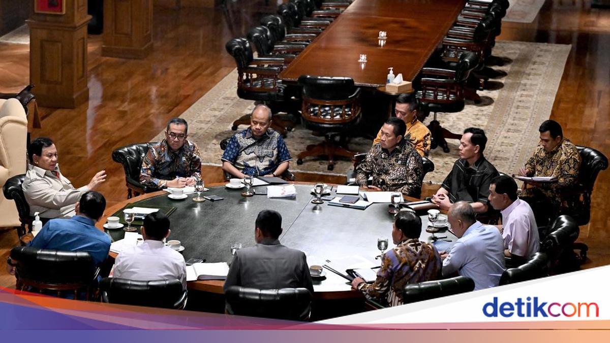 Prabowo Holds Marathon Meetings in Hambalang, Discusses Geopolitics and Eid al-Fitr Preparations