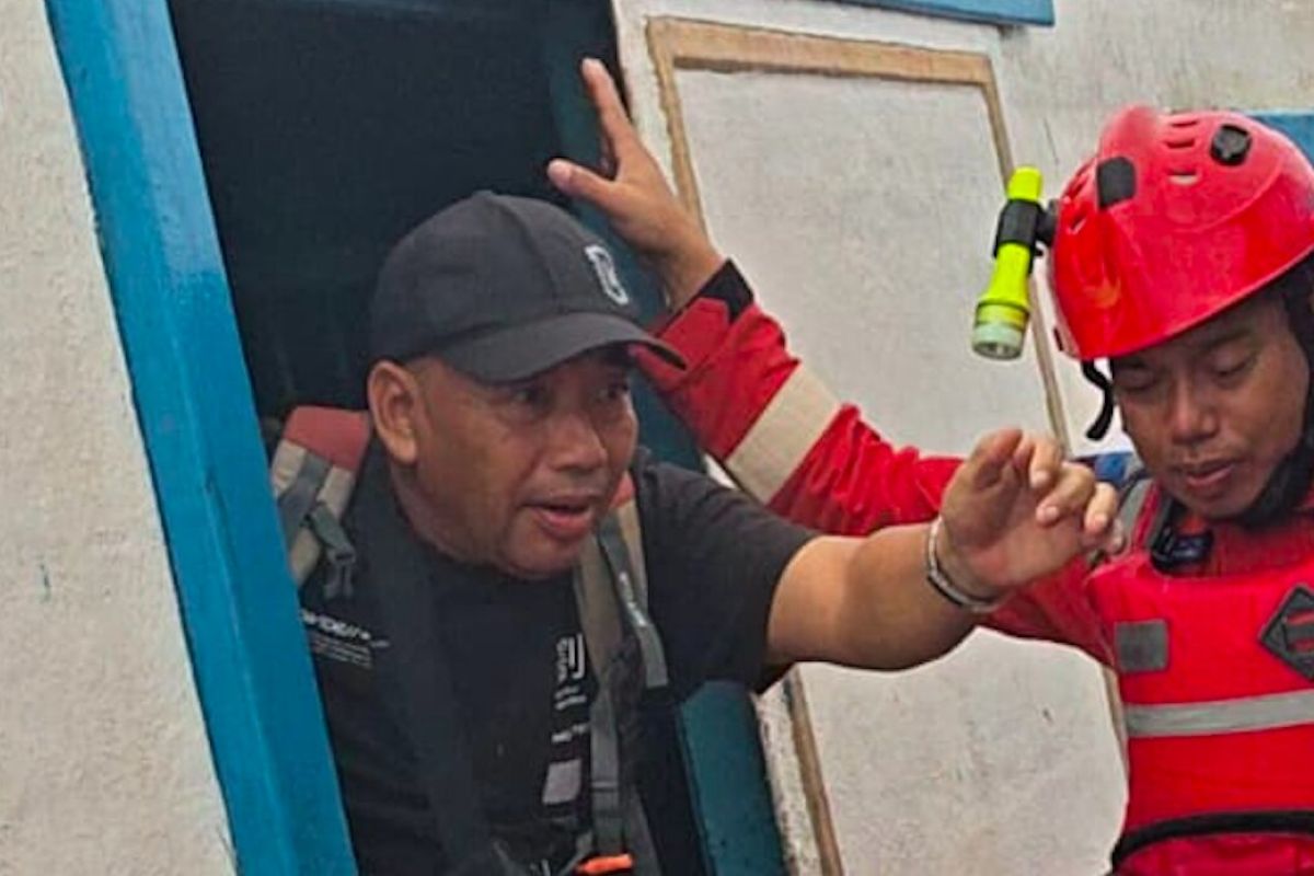 Officials Rescue Six Passengers After Engine Failure on Vessel Near Pulau Pari