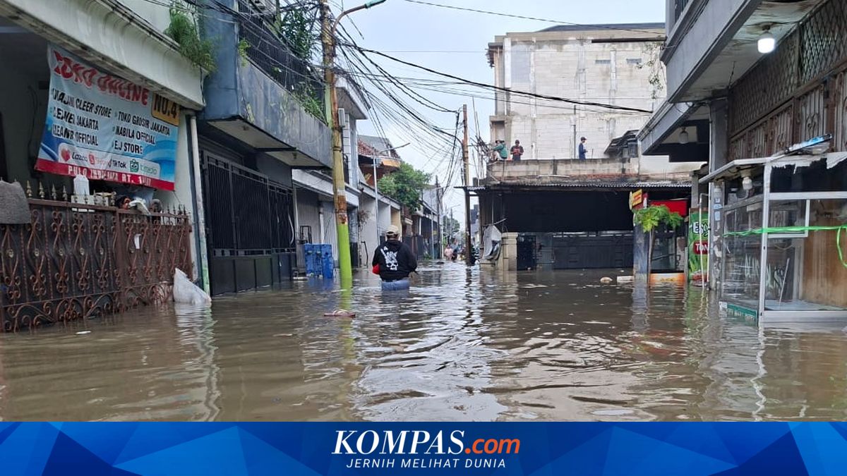 Monday Morning: 18 Residential Units and Two Roads in Jakarta Still Flooded