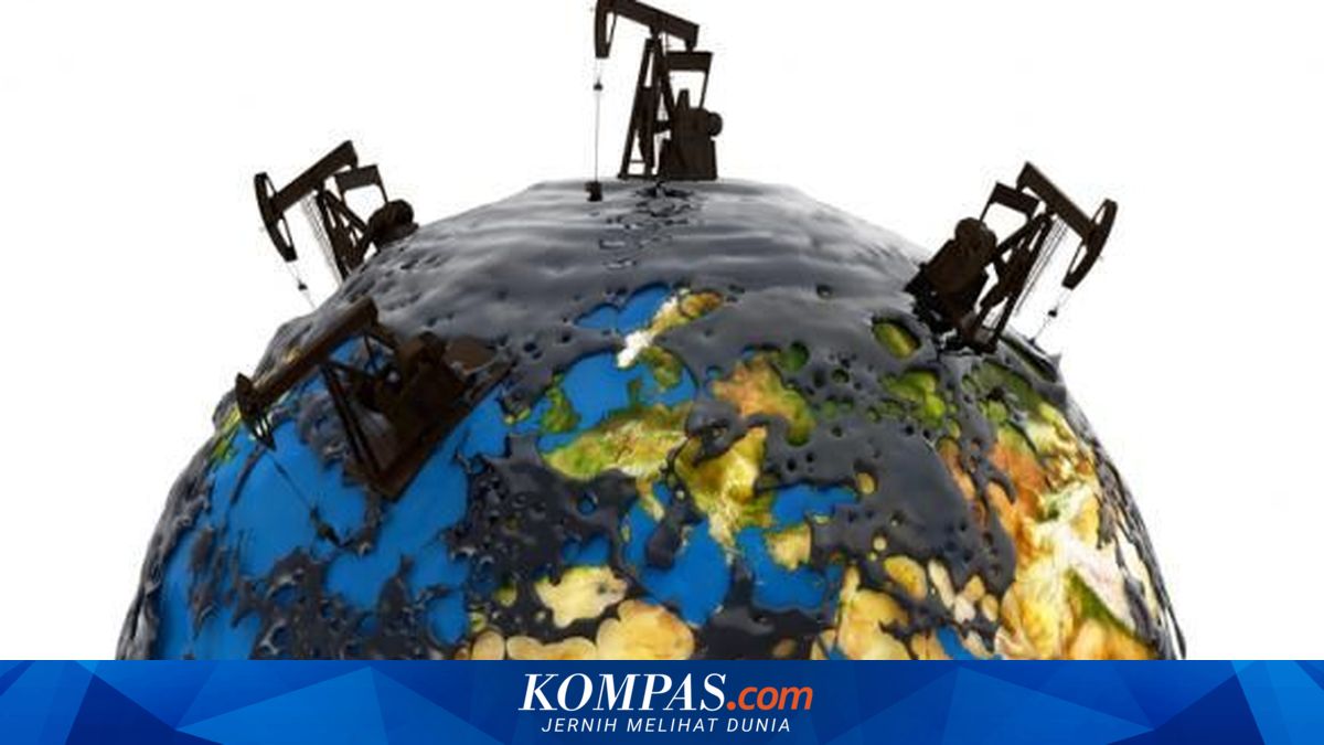 Oil Price Breaches 100 Dollars per Barrel Following Middle Eastern Production Cuts