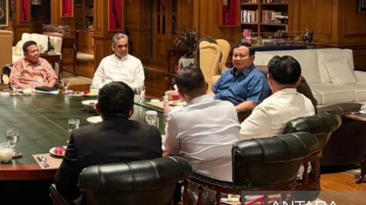 Prabowo Holds Meeting at Hambalang, Discusses Lebaran Migration and Geopolitics