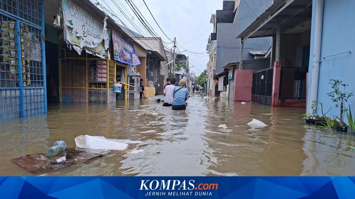 Sixteen Flood-Affected Areas Recorded in Jakarta on Monday Morning, All in West Jakarta