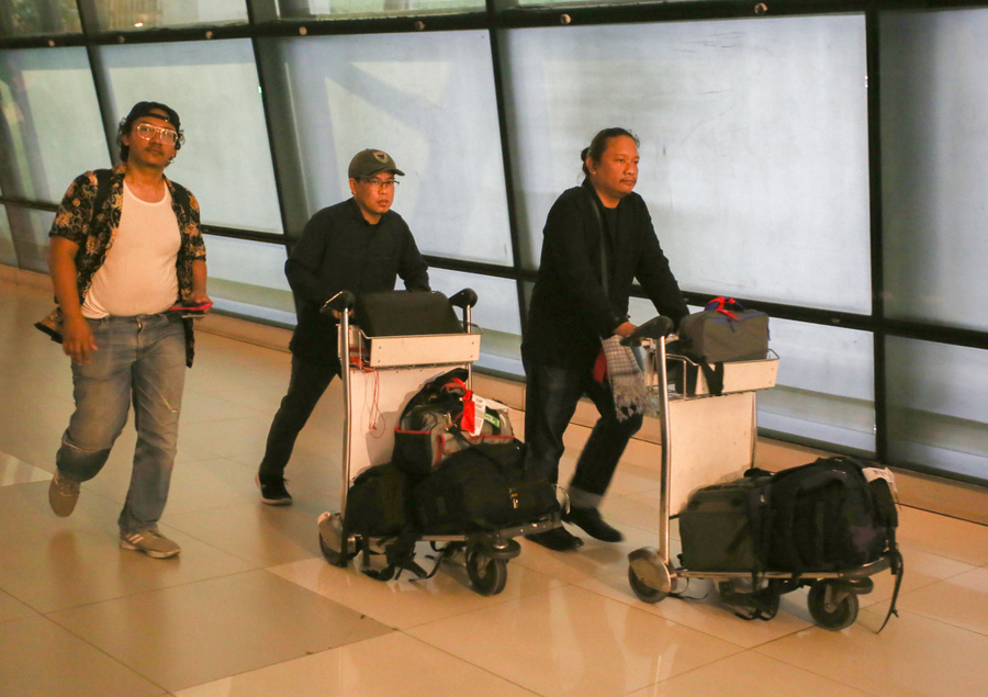 Hopes for Homecoming Fade as Fate of East Java Migrant Workers in Middle East Rests in Government Hands