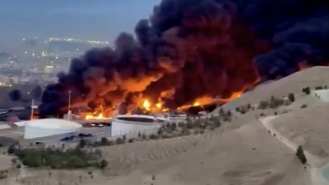 Iran Threatens to Destroy Gulf Oil Facilities in Escalating Conflict with Israel