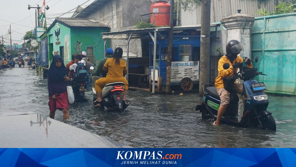 Kapuk Muara North Jakarta Flooded 35cm, Several Motorcycles Stalled