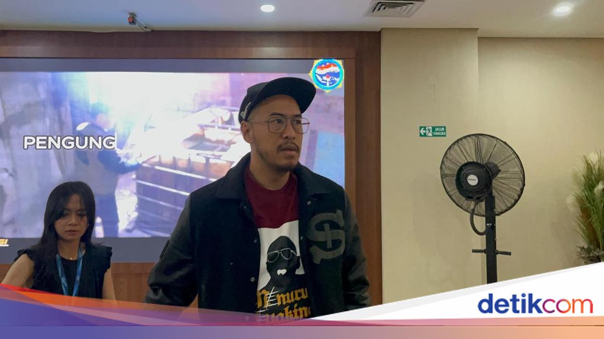Comedian Pandji Pragiwaksono Responds to Bareskrim Questioning Over Toraja Joke Case