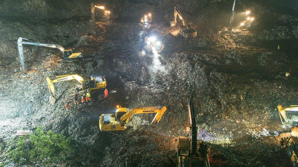 Zone 4 of Bantargebang Integrated Waste Processing Facility Closed, Victims Still Buried under Rubbish