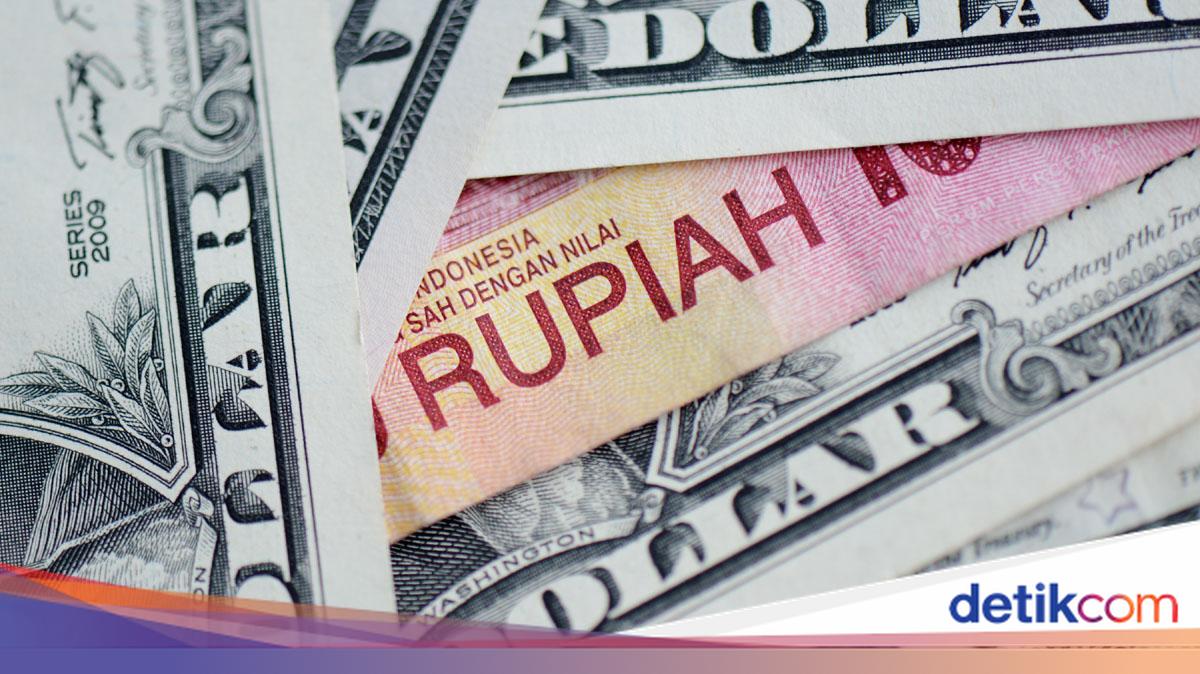 Rupiah Weakens as US Dollar Breaks Through Rp 17,000