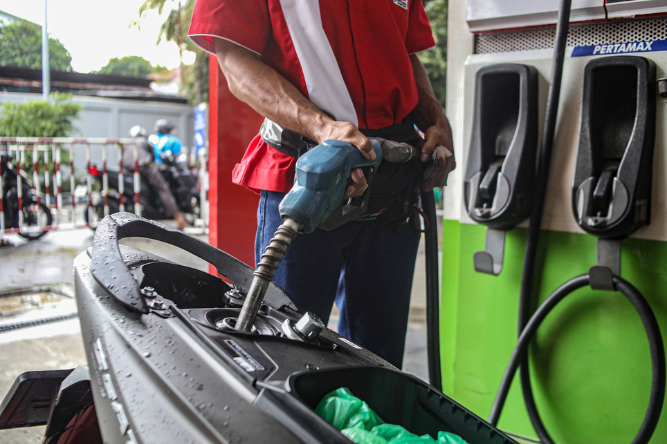 Global Oil Prices Breach US$100, Economists Advise Government Against Hasty Subsidy Fuel Price Increase