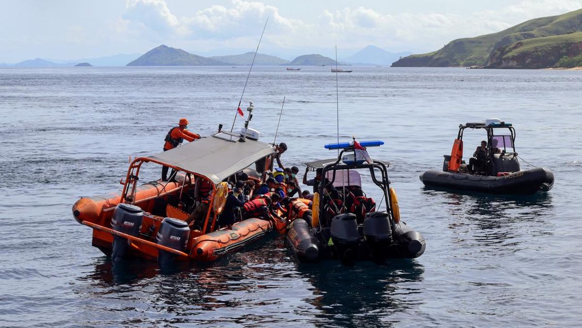 Nine Crew Members Found Safe Following Vessel Sinking in Riau Islands