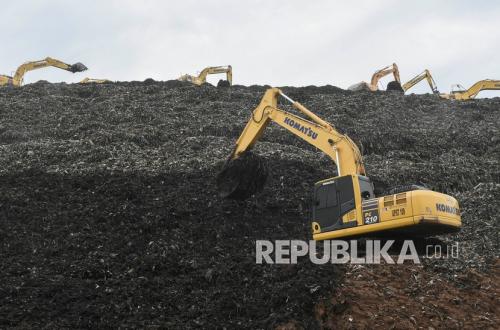 Landslide at Bantargebang Integrated Waste Management Facility, Five People Still Missing