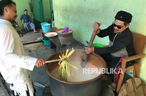 Indian Rice Porridge at Djami' Pekojan Mosque in Semarang, A Breaking-Fast Dish That Has Endured for Over a Century