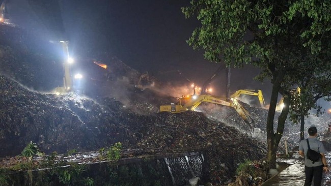 50-Metre Rubbish Heap at Bantar Gebang Landfill Collapses Again—Four Dead