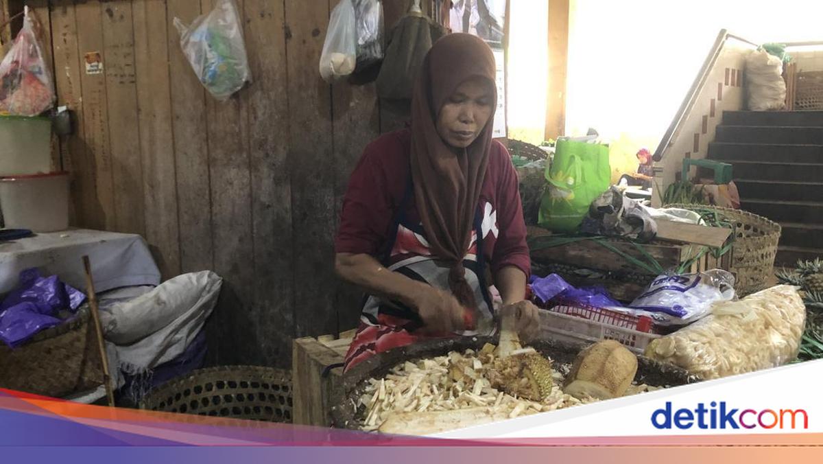 Young Jackfruit Prices Rise at Beringharjo Market Ahead of Eid