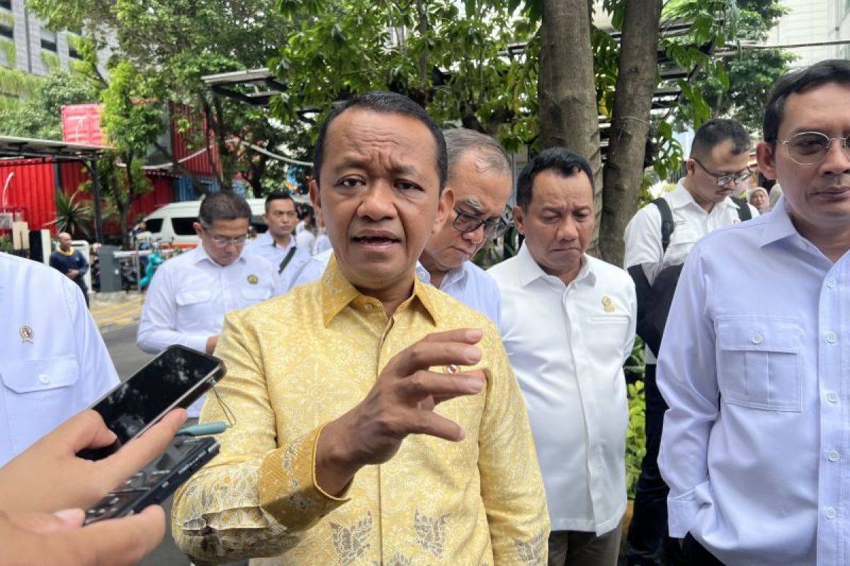 Oil Prices Surge; Bahlil Accelerates Mandatory Ethanol Blending in Fuel