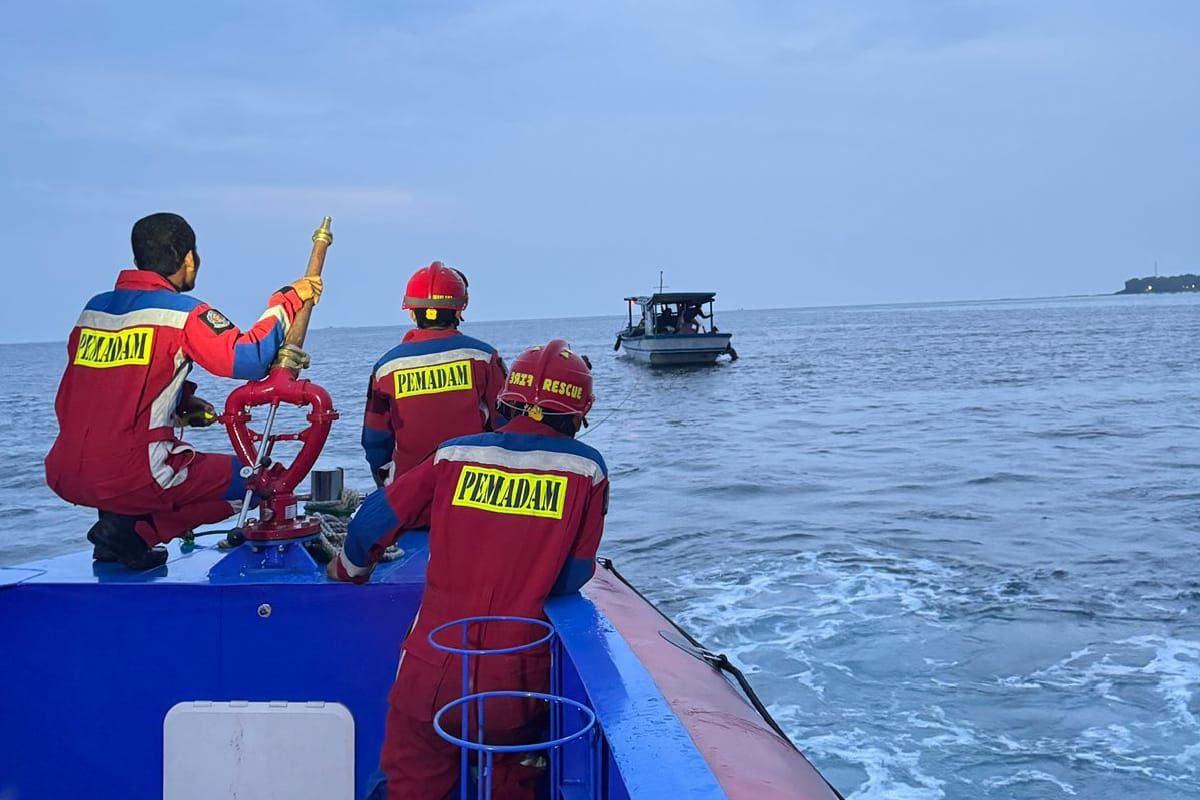 Vegetable Transport Vessel Runs Aground at Panggang Island Due to Drowsy Captain