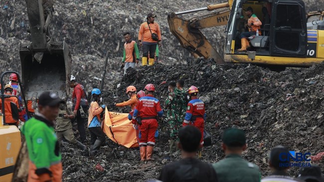 Rescue Workers Search for Victims of Waste Dump Collapse at Bantar Gebang