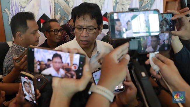 Finance Minister Purbaya Visits Tanah Abang Market Ahead of Eid