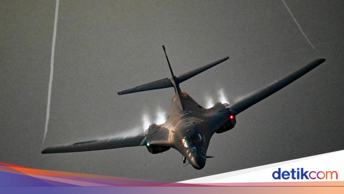 US Bomber Aircraft Arrive at British Base, Prepared to Attack Iran