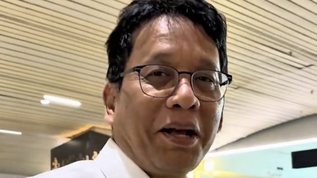 Finance Minister Causes Stir at Tanah Abang Market as Visitors Call for Cash Distribution