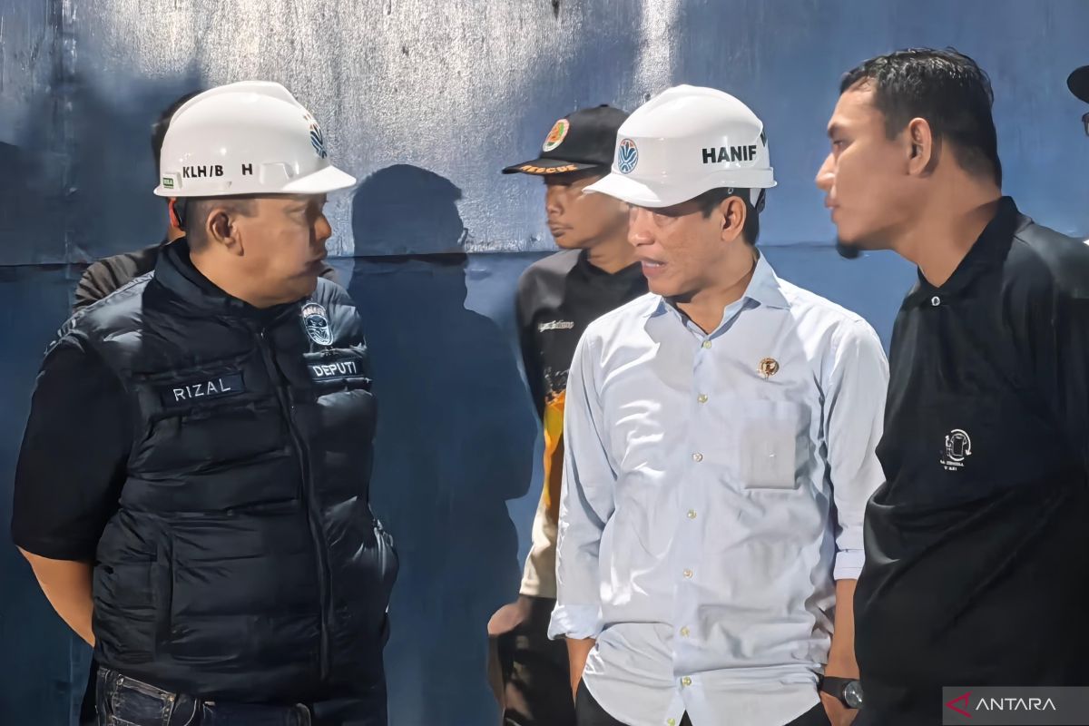 Minister says Bantargebang Landfill exposes waste system failure