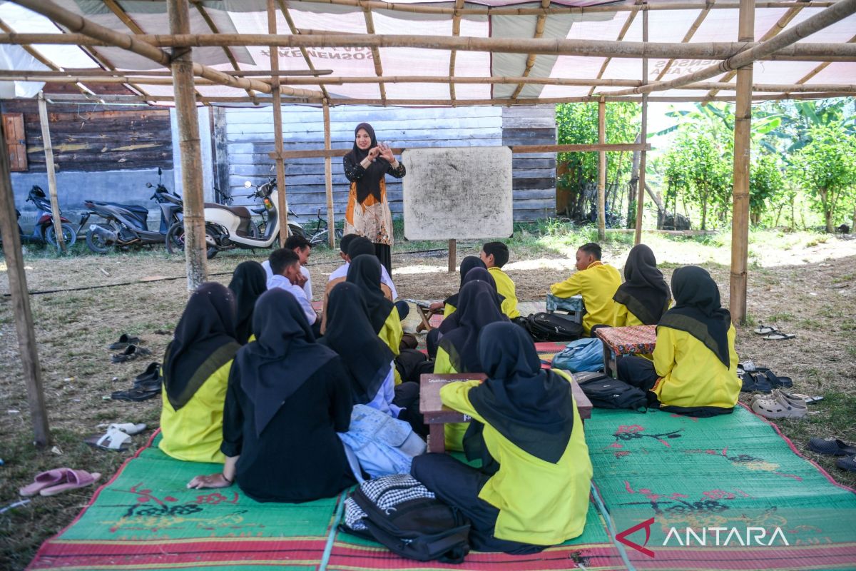 Indonesia to restore 3,700 disaster-hit schools in Sumatra