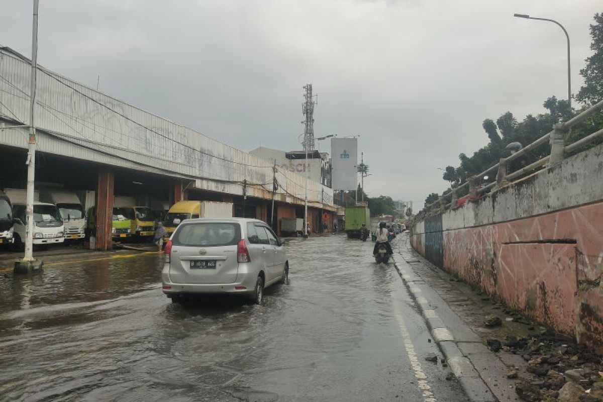 Flooding on Jalan Latumenten in West Jakarta Shows No Signs of Abating