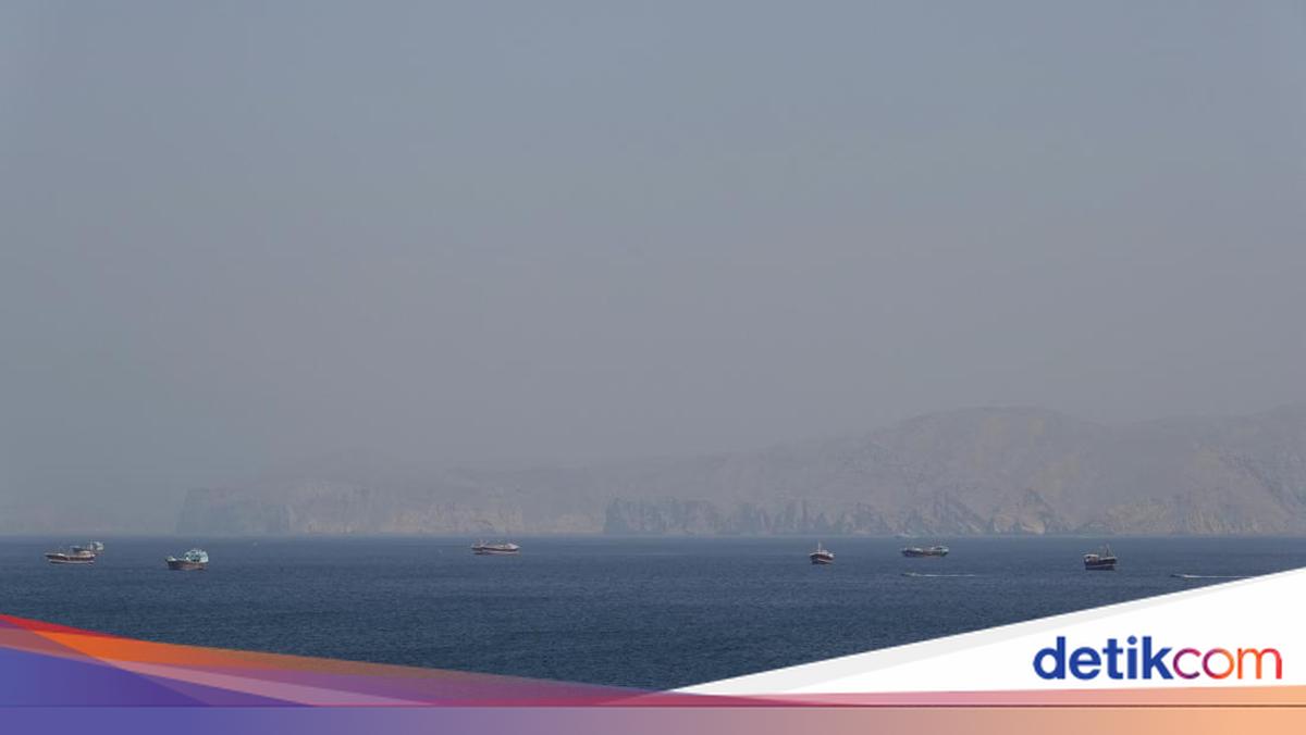 10 Ships Attacked in Strait of Hormuz Since Middle East War