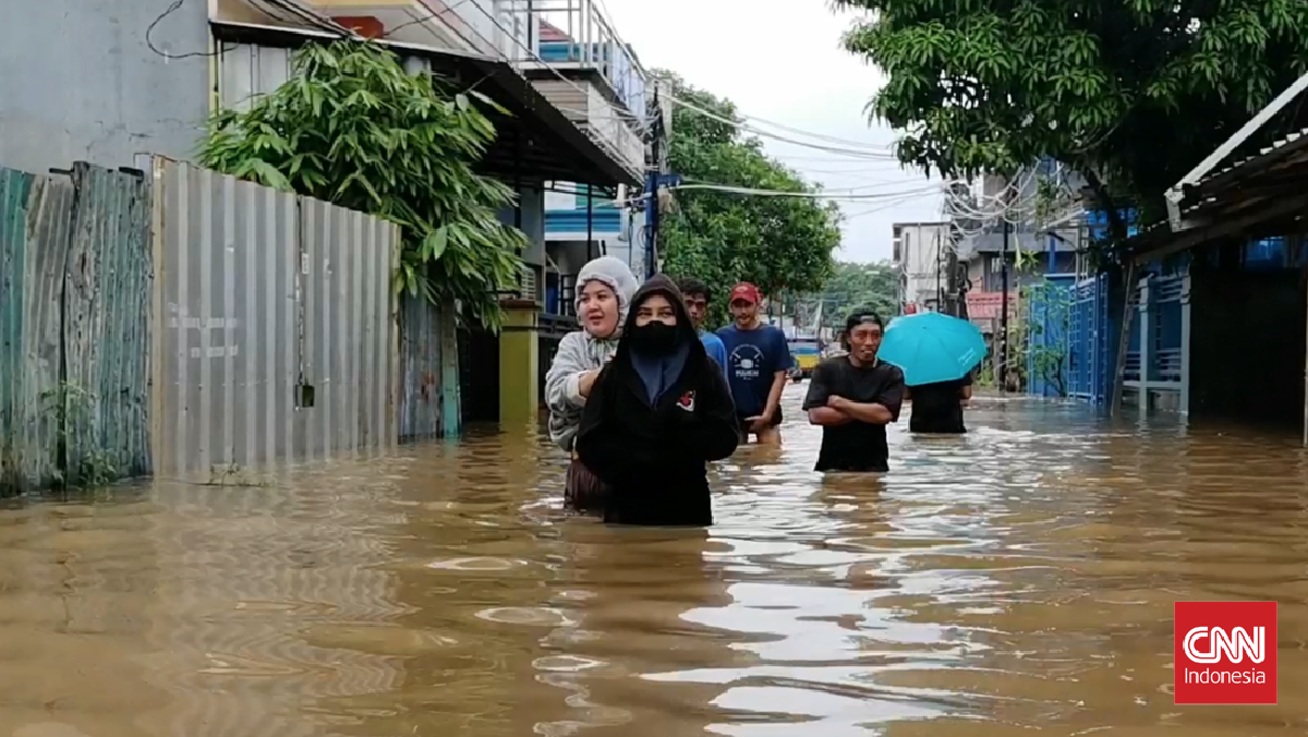 Hundreds of Cipondoh Tangerang Residents' Homes Still Inundated by One-Metre Floods