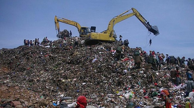 Only in Indonesia: 157 Dead from Waste Landfill Collapse