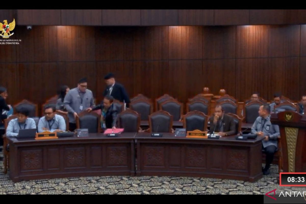 Parliament Seeks to Postpone Submission of Statement on Constitutional Court Review of Six Articles of New Criminal Code