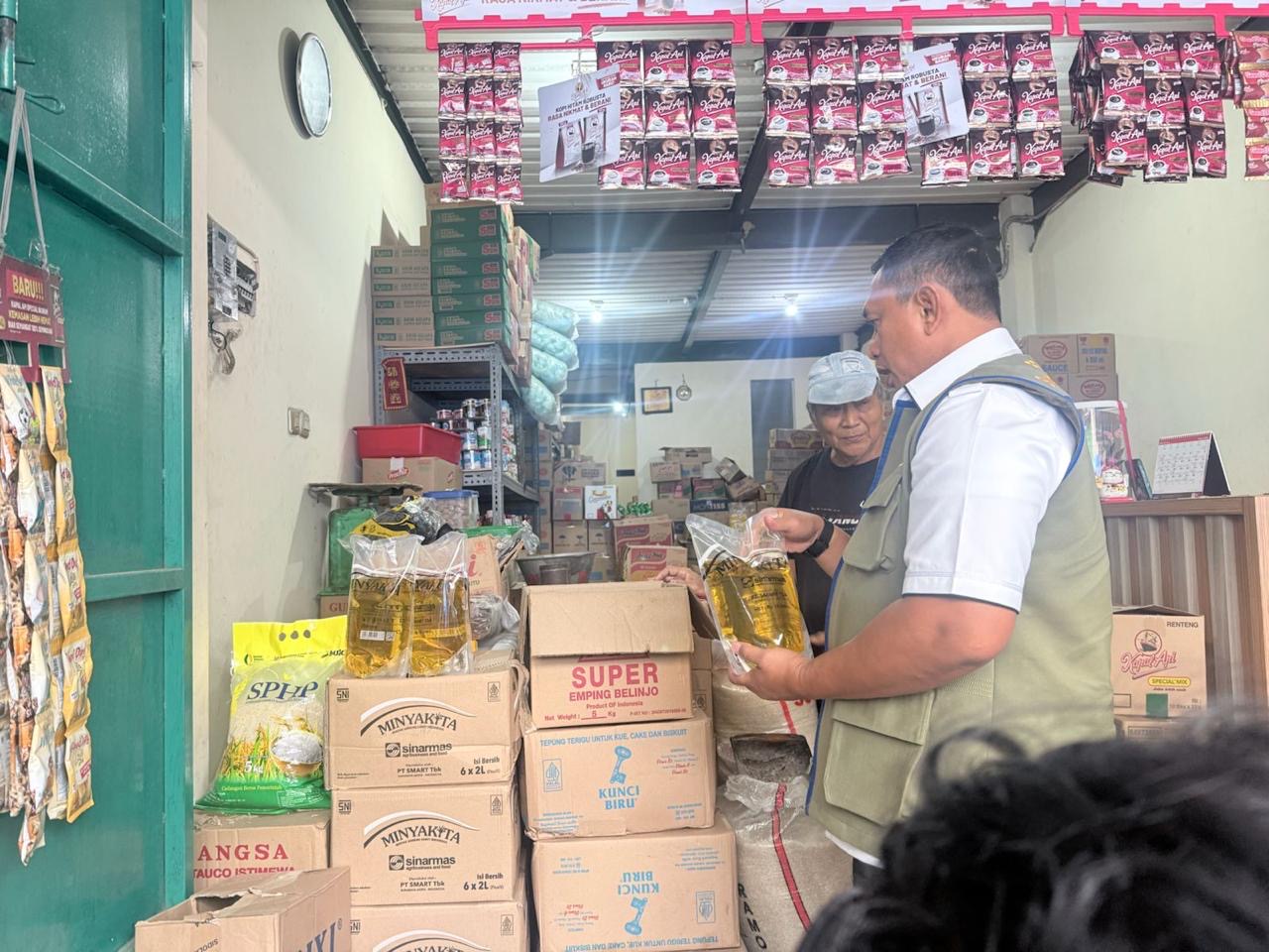 Bulog Ensures Rice and Cooking Oil Supplies Secure Until Year-End