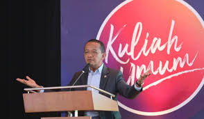 Government Backs Islamic Boarding Schools Through Free Nutritious Meals and Education Loans