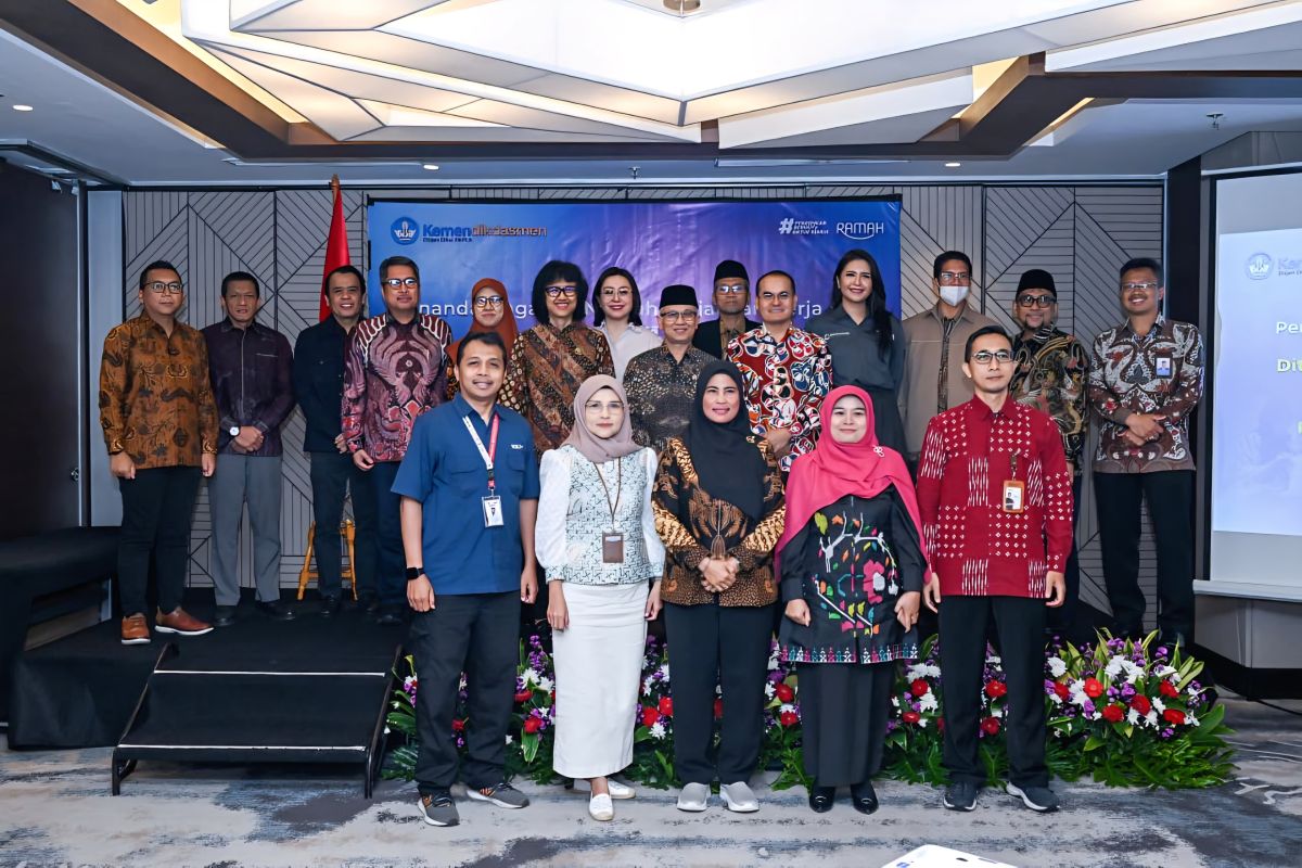 Government and industry partnership strengthens vocational education standards