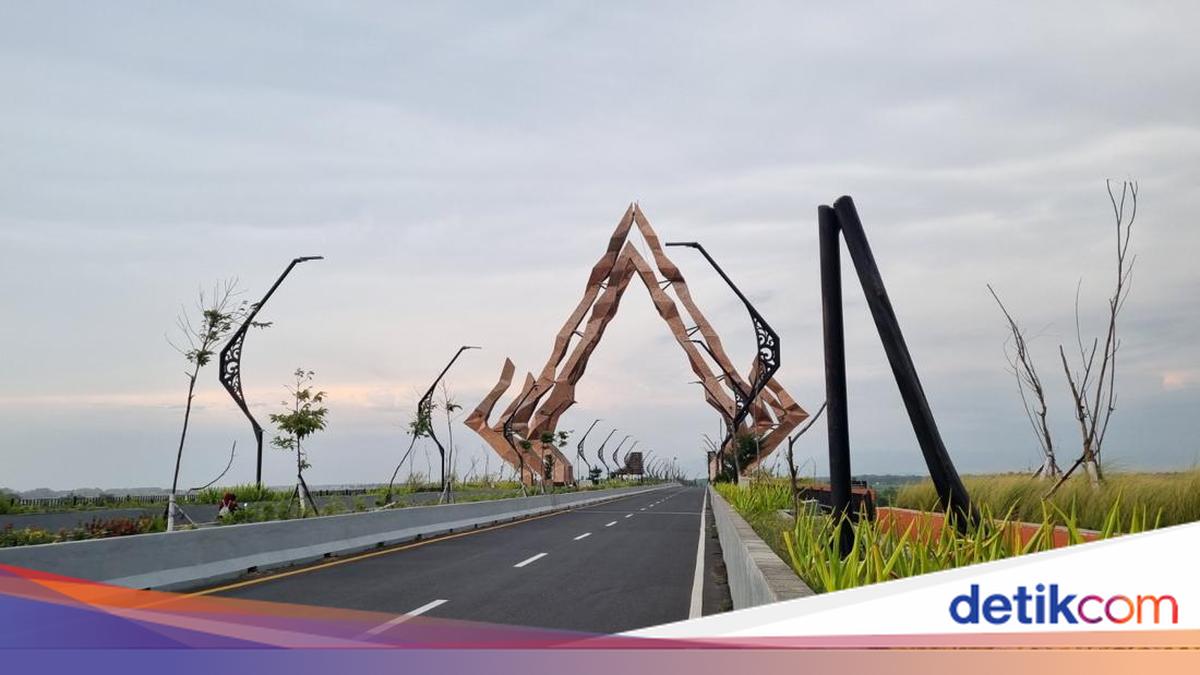 Damage at Kabanaran Bridge: Street Light Poles Broken, Decorative Gunungan Ornament Loosened