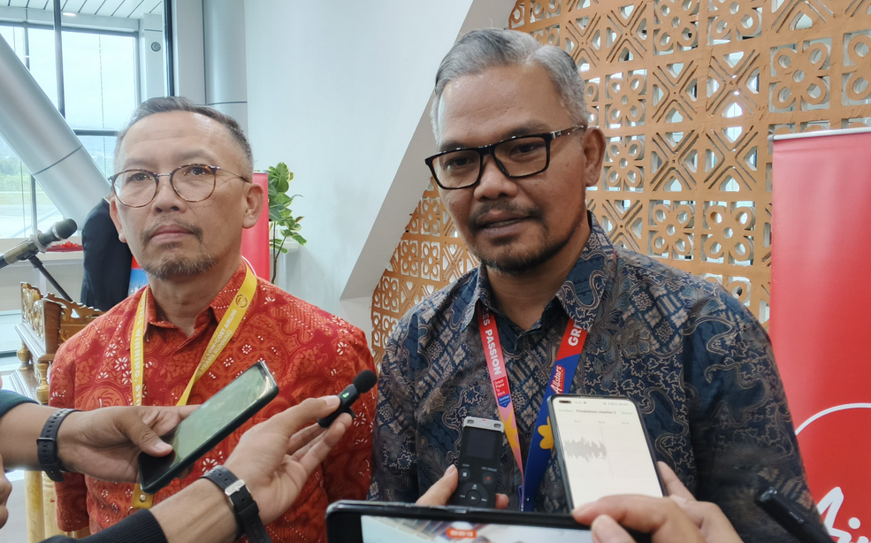 Air Asia Channels Rp13 Billion Donation for Post-Disaster Social Recovery in Palu