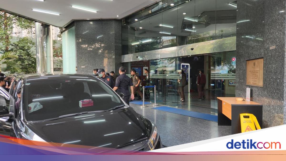 Attorney General Seizes Evidence Following Search of Ombudsman Commissioner Yeka Hendra's Office