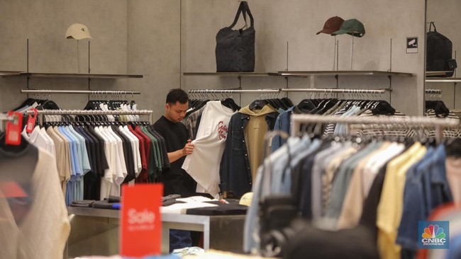 Indonesian Households Increase Savings During Ramadan, Reduce Spending and Debt