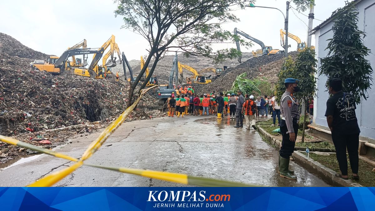 Bantargebang Waste Facility Experiences Third Landslide in Four Months, Signal of Jakarta's Waste Management Crisis?
