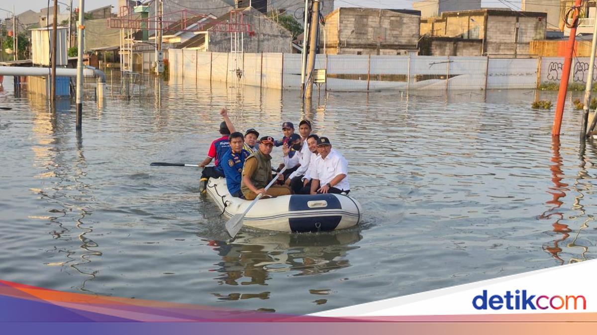 5-Metre Flooding in Periuk Housing Complex, Tangerang Following Sabi Canal Embankment Collapse