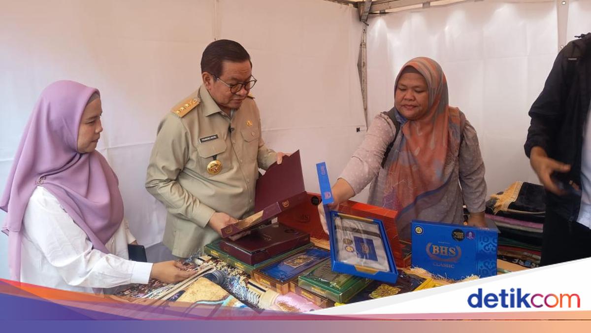 Pramono Inspects Ramadan Bazaar at City Hall, Hopes to Meet Residents' Needs