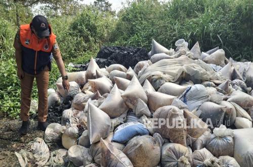 Coal Waste Suspected to be Dumped Illegally in West Bandung Near Cipularang Toll Road KM 106